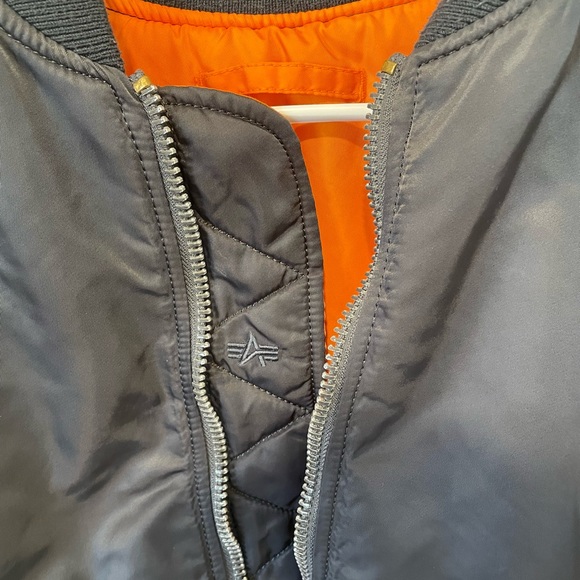 Alpha industries MA-1 size small. Like new - Picture 3 of 5